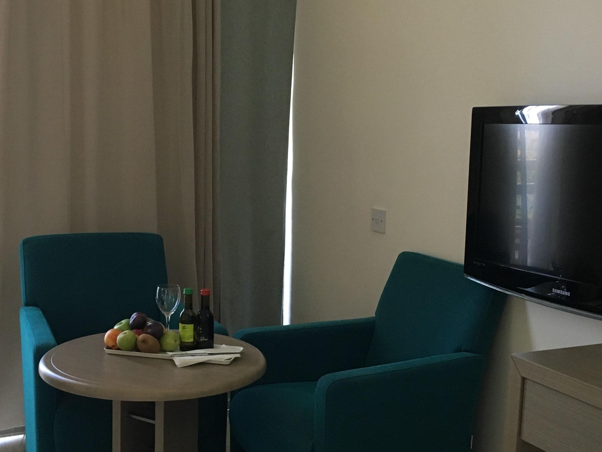Avanti Hotel Пафос Екстер'єр фото
